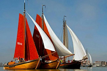 Zeilen op een authentieke Volendammer Kwak